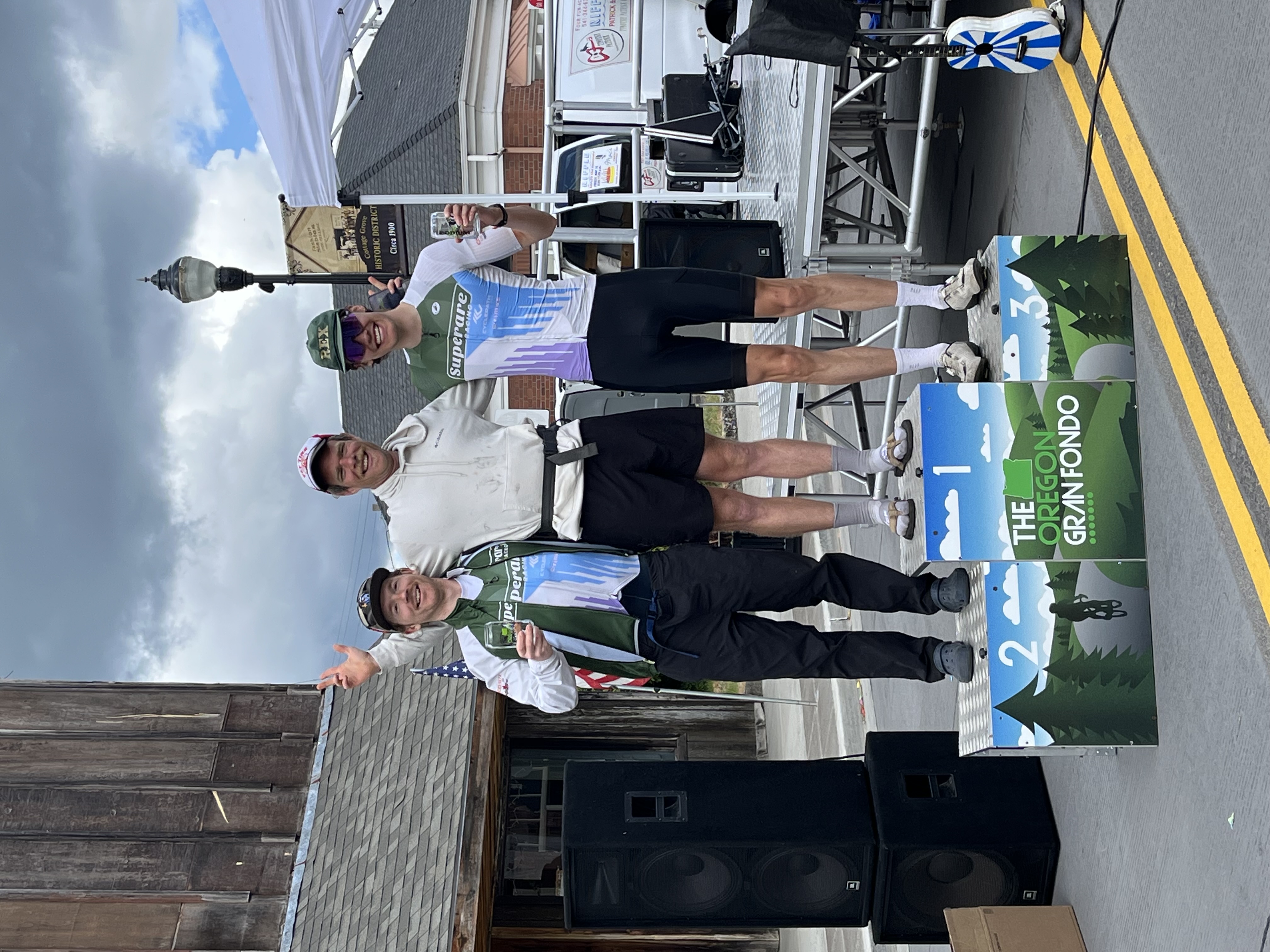 24-39 Men podium